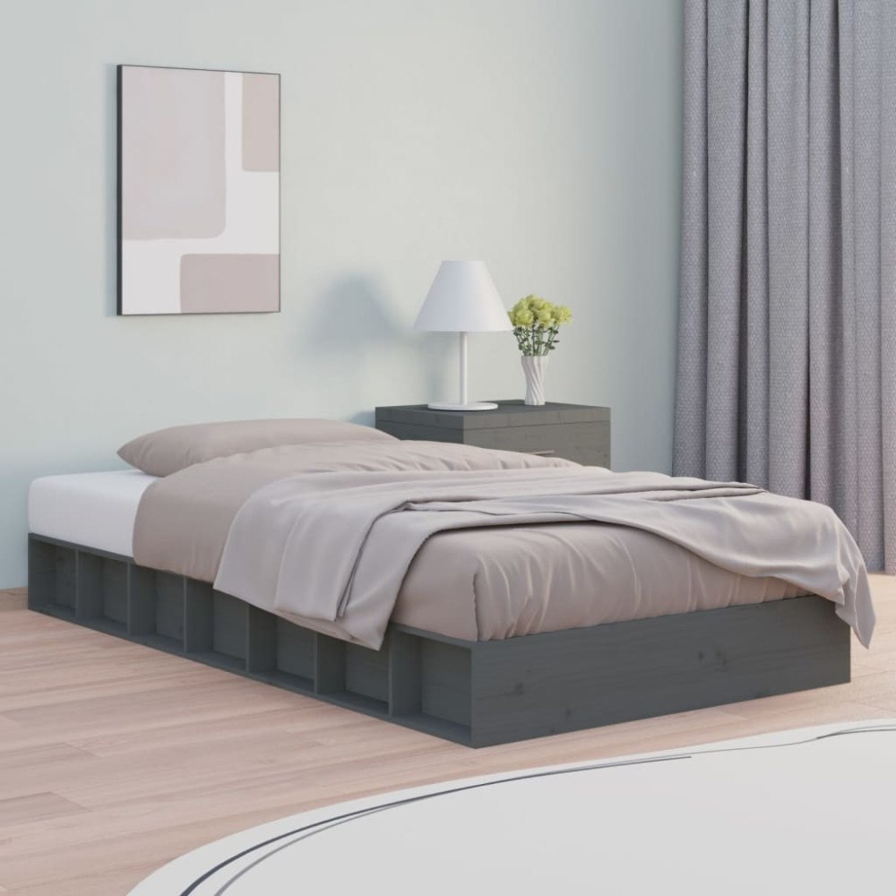 vidaXL Sängram massiv furu 135x190 cm grå