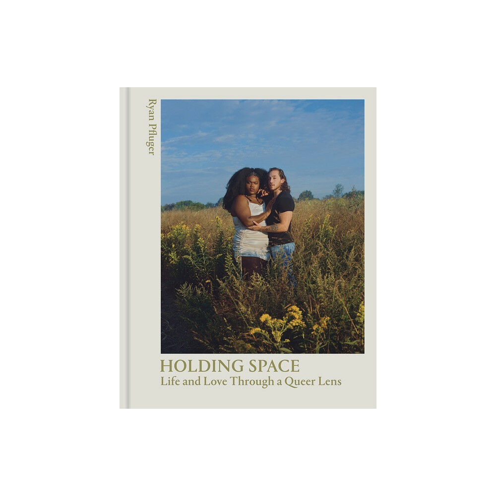 Ryan Pfluger Holding Space (inbunden, eng)