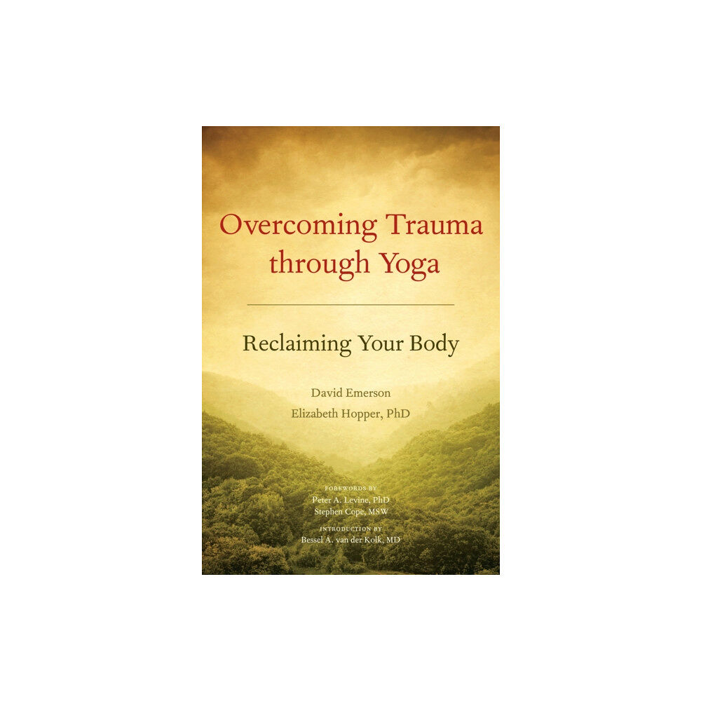 North Atlantic Books,U.S. Overcoming Trauma through Yoga (häftad, eng)