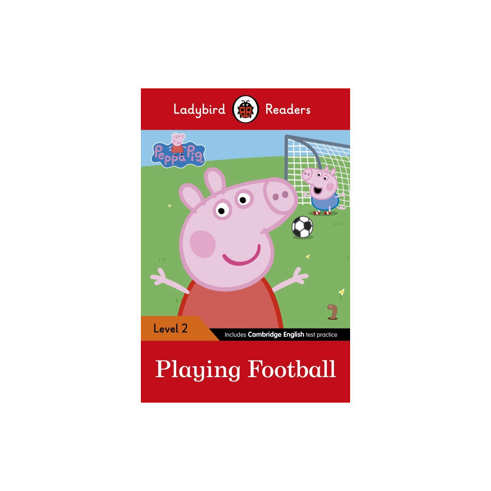 Penguin Random House Children's UK Ladybird Readers Level 2 - Peppa Pig - Playing Football (ELT Graded Reader) (häftad, eng)