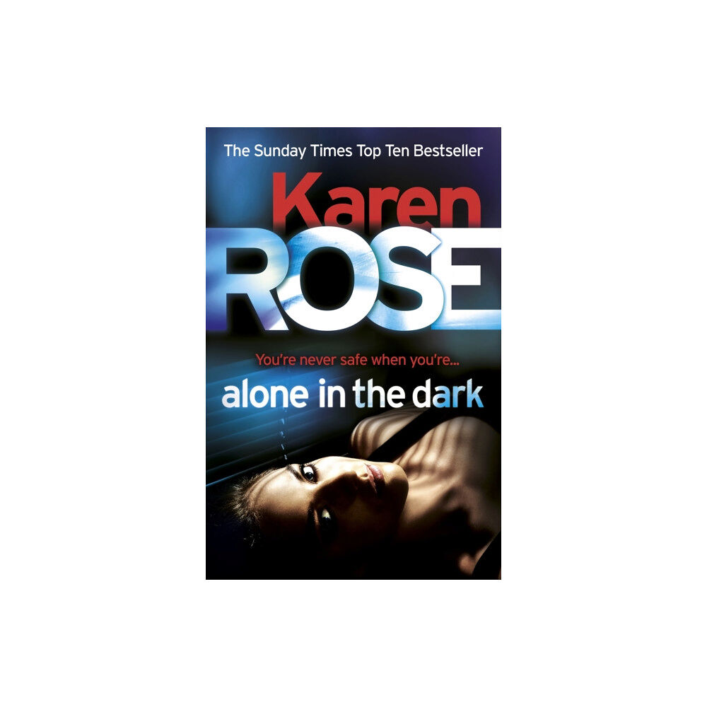 Headline Publishing Group Alone in the Dark (The Cincinnati Series Book 2) (häftad, eng)