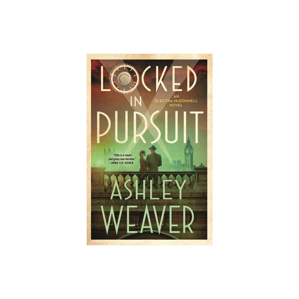 Minotaur Books,US Locked in Pursuit (inbunden, eng)