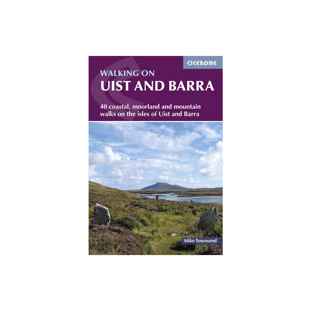 Cicerone Press Walking on Uist and Barra (häftad, eng)