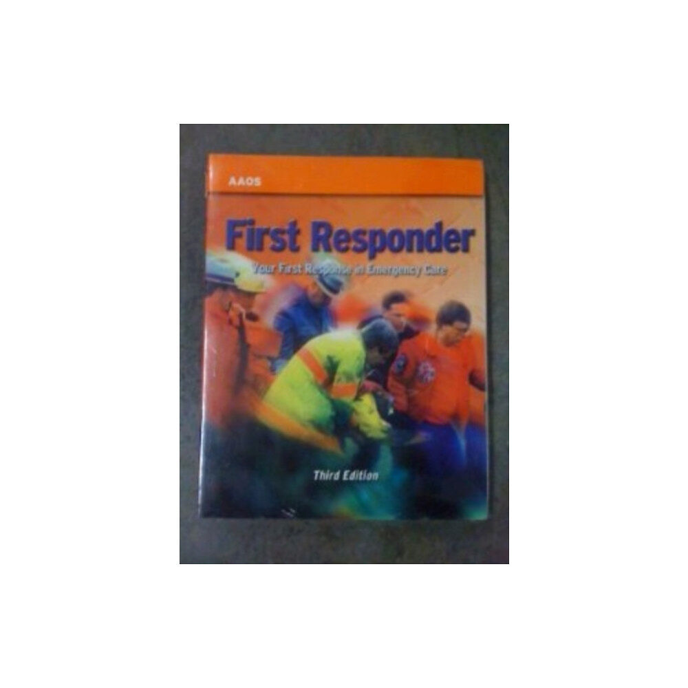 END OF LINE CLEARANCE BOOK FIRST RESPONDER (häftad, eng)