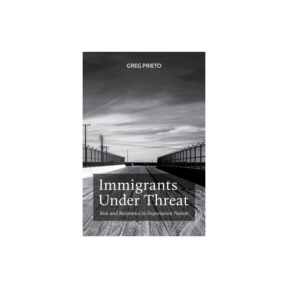 New York University Press Immigrants Under Threat (häftad, eng)