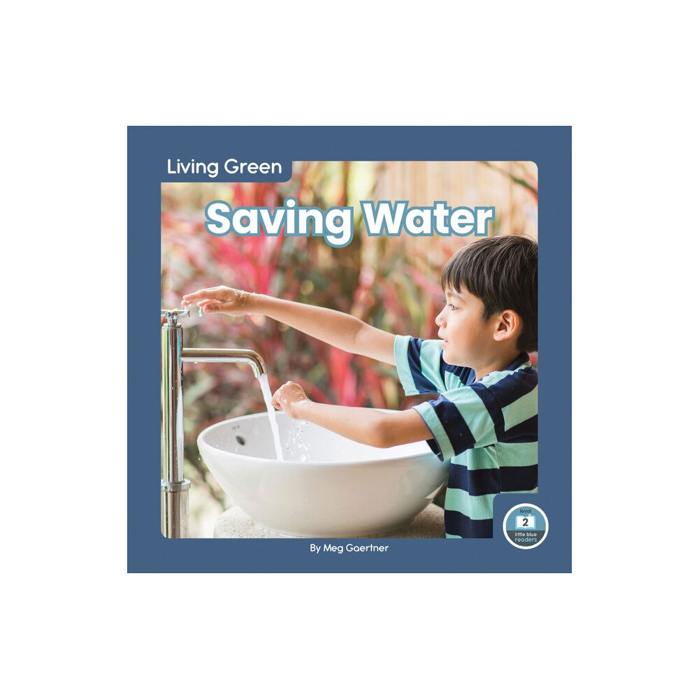 North Star Editions Living Green: Saving Water (häftad, eng)