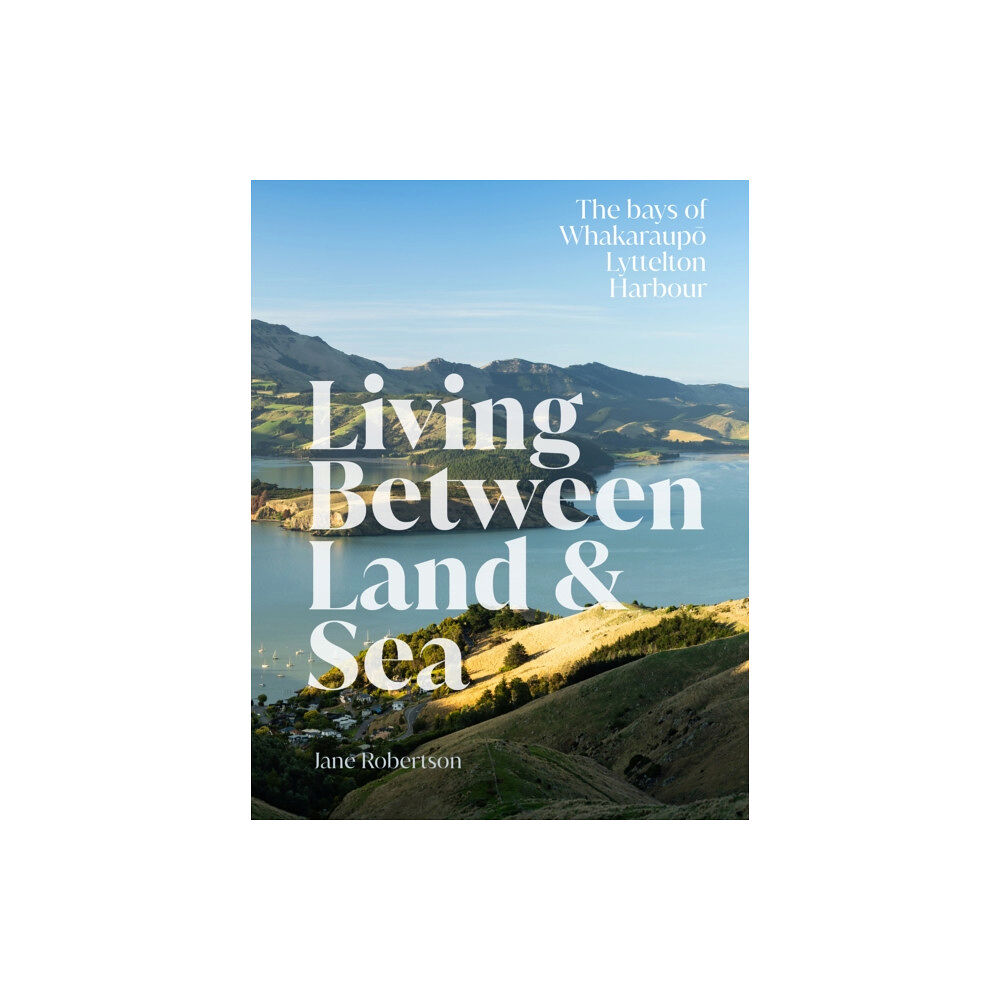 Massey University Press Living Between Land & Sea (inbunden, eng)