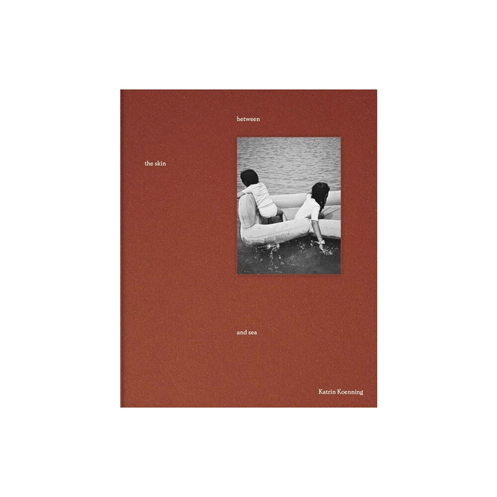 Chose Commune between the skin and sea (inbunden, eng)