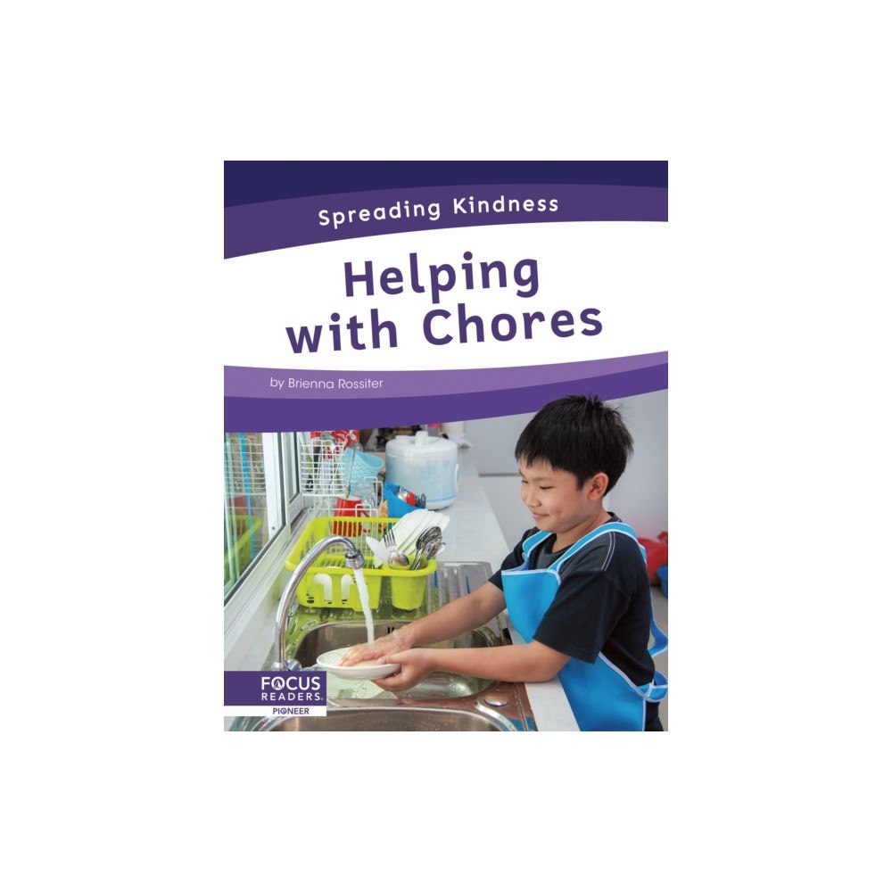 North Star Editions Helping with Chores (inbunden, eng)