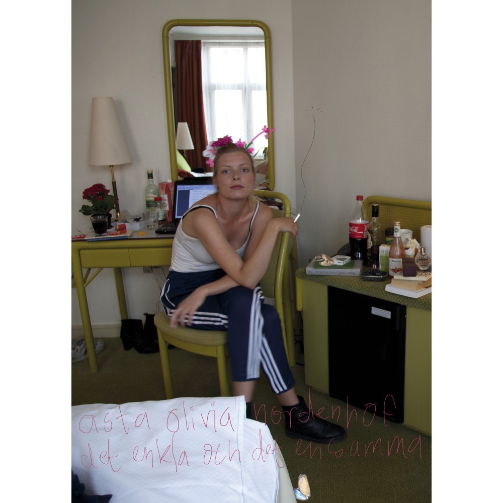 Asta Olivia Nordenhof Det enkla och det ensamma (bok, danskt band) (Skadad)