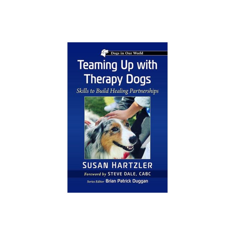 McFarland & Co Inc Teaming Up with Therapy Dogs (häftad, eng)