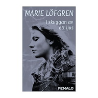 Marie Löfgren I skuggan av ett ljus (bok, kartonnage)