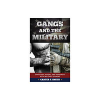 Rowman & littlefield Gangs and the Military (inbunden, eng)