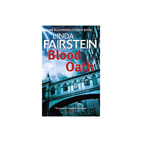 Little, Brown Book Group Blood Oath (häftad, eng)