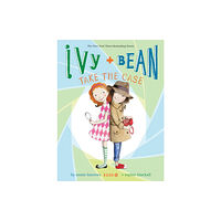 Chronicle Books Ivy and Bean Take the Case (Book 10) (häftad, eng)