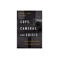 New York University Press Cops, Cameras, and Crisis (häftad, eng)