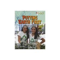 Crabtree Publishing Co,US Putting Earth First (häftad, eng)