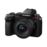 Panasonic Panasonic Lumix S5D with S-R1840 F/4.5-6.3 KIT