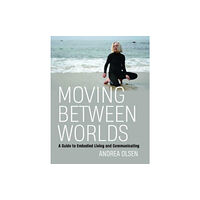 Wesleyan University Press Moving Between Worlds (häftad, eng)