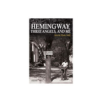Little York Books Hemingway, Three Angels, and Me (häftad, eng)