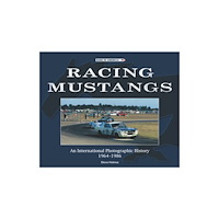 David & Charles Racing Mustangs (häftad, eng)