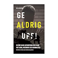 Nils Assarson Ge aldrig upp :  en ung mans livshistoria med kamp mot ADHD, missbruk och kriminalitet (häftad)