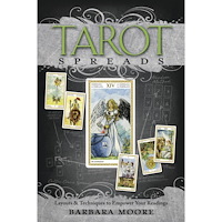 Barbara Moore Tarot spreads - layouts and techniques to empower your readings (häftad, eng)