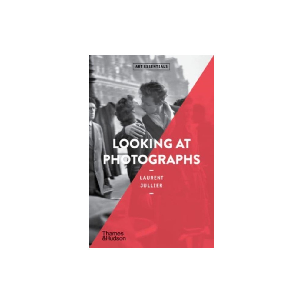 Looking at Photographs (häftad, eng)